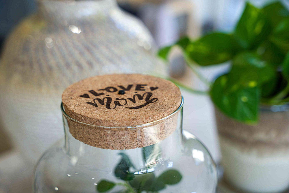 'Love Mom' Terrarium Mia + Engraved Cork With Light - Diy Kit - Ø 24.5 Cm ↑ 30 Cm - Mother’s Day